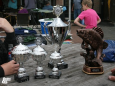 2. De te winnen bekers.